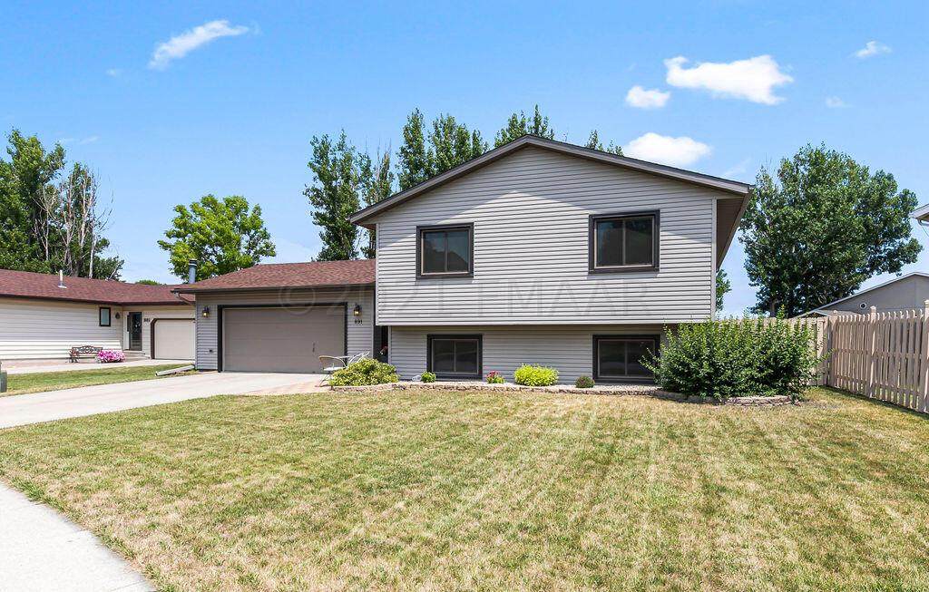 891 12TH Avenue - Photo 1