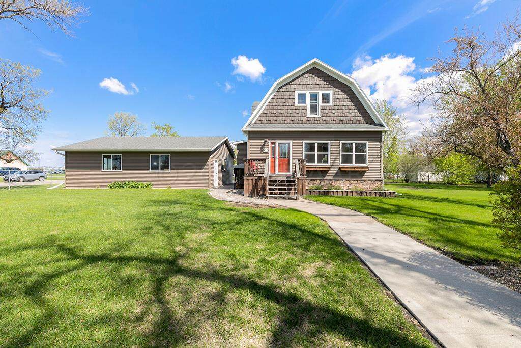 422 W Caledonia Avenue - Photo 1