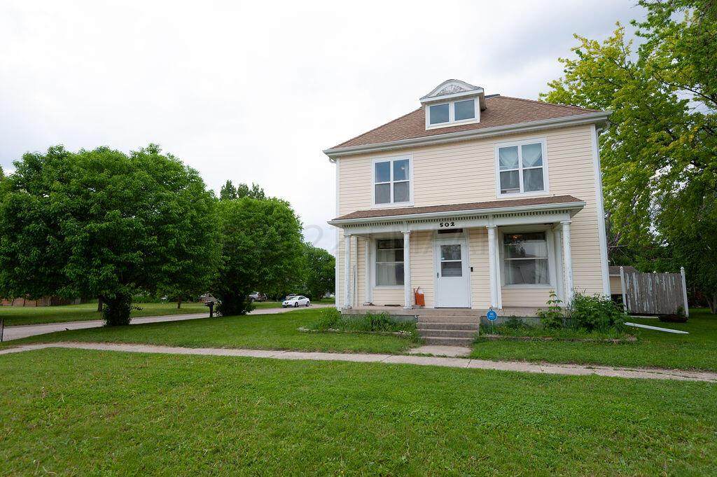 502 2 Street - Photo 1