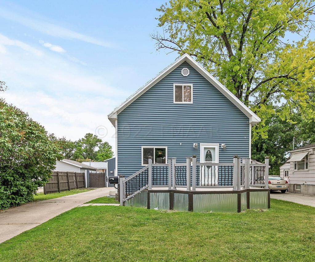 330 20TH Street - Photo 1