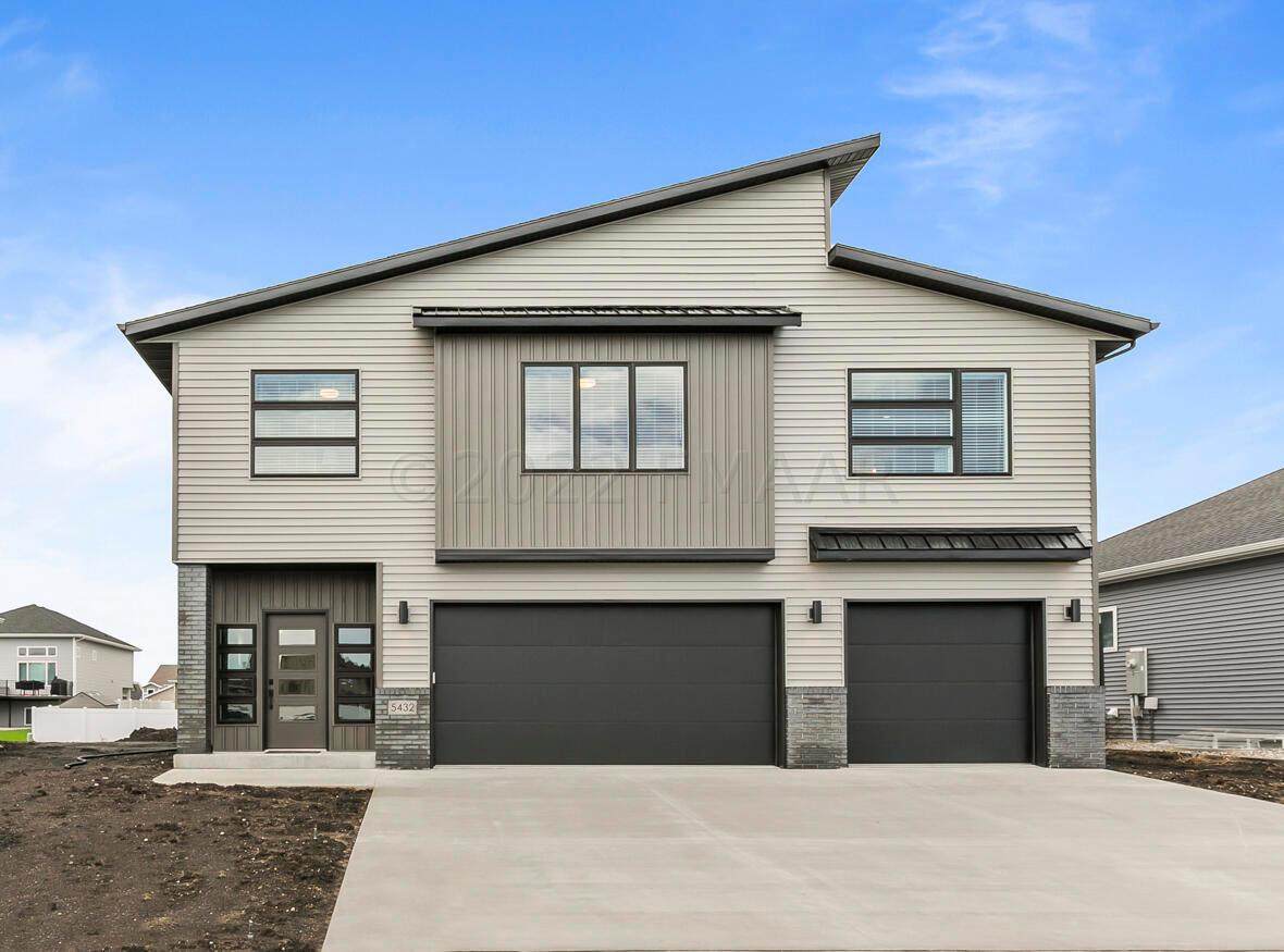 5432 37 Avenue - Photo 1