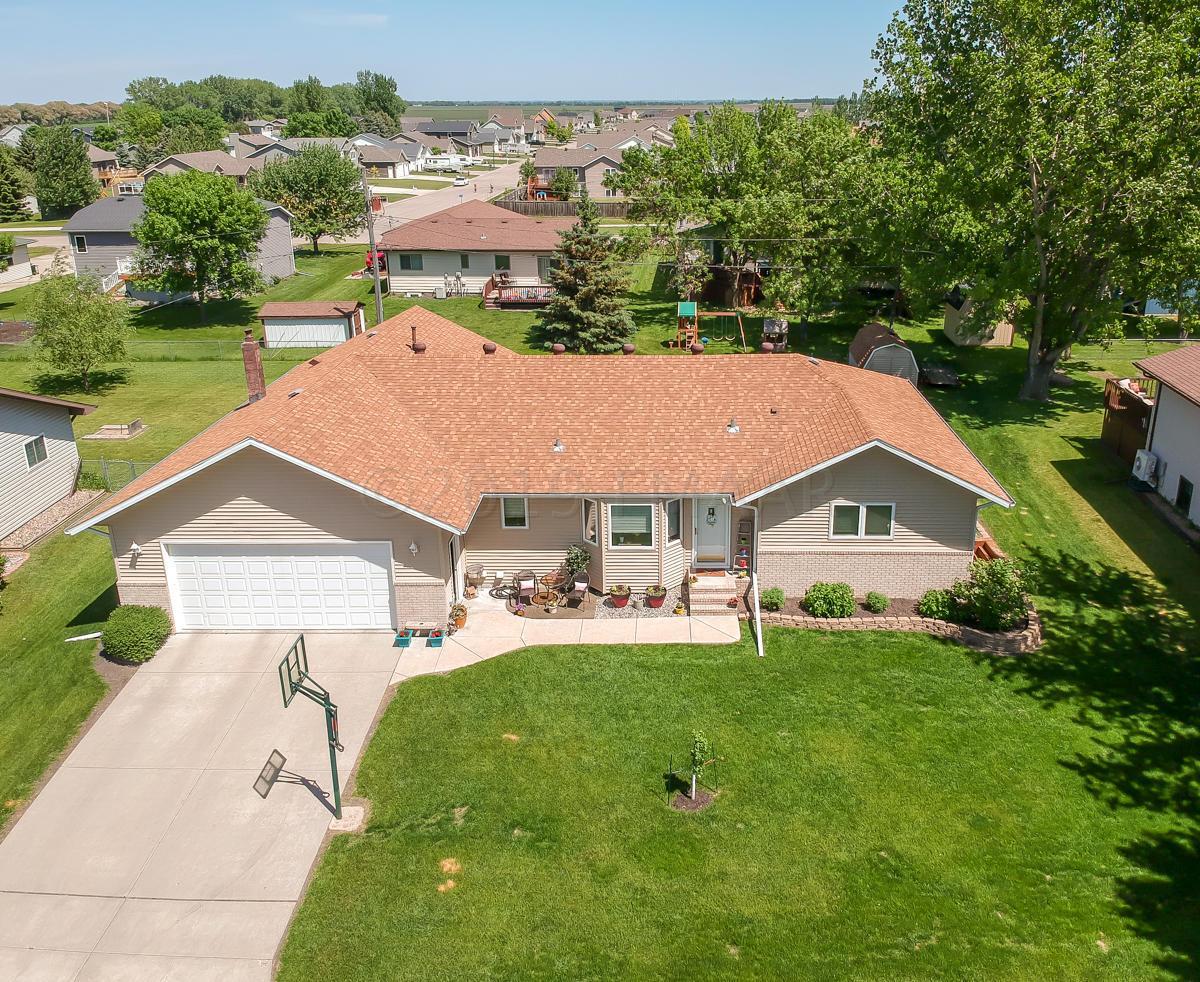 605 6TH Street - Photo 1