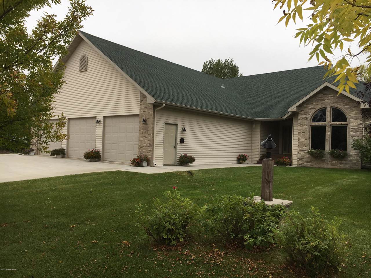 1409 Sunset Boulevard - Photo 1