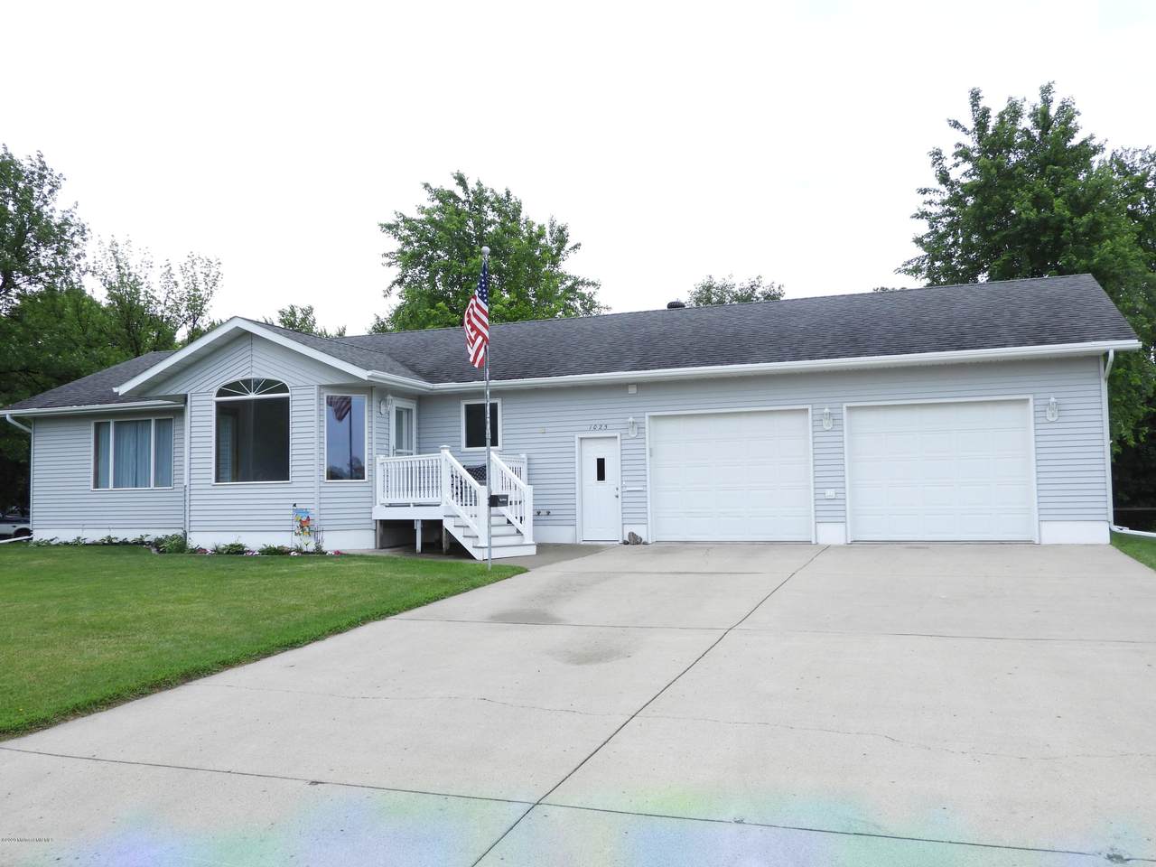 1025 Beede Avenue - Photo 1
