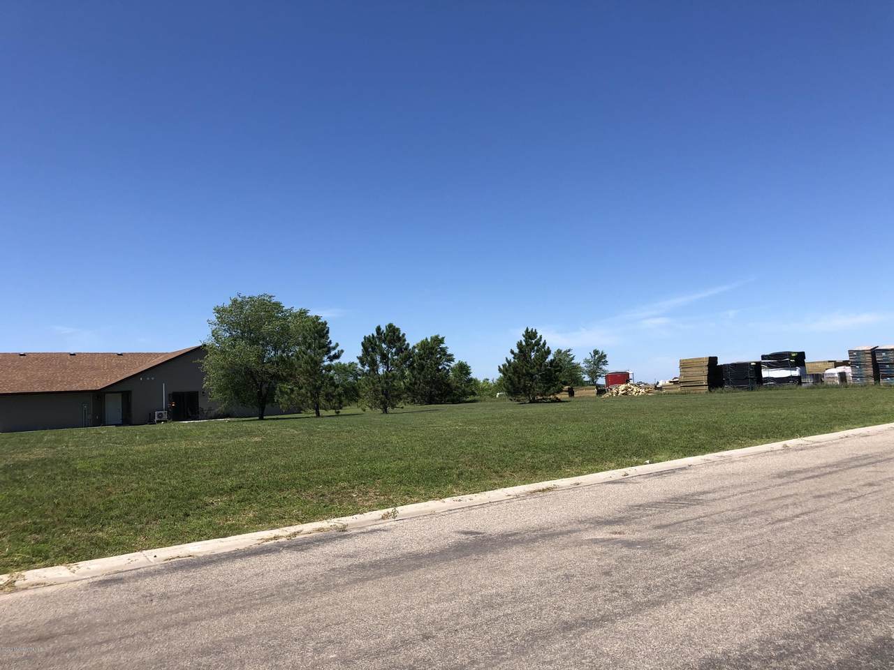 800 7th Street - Photo 1