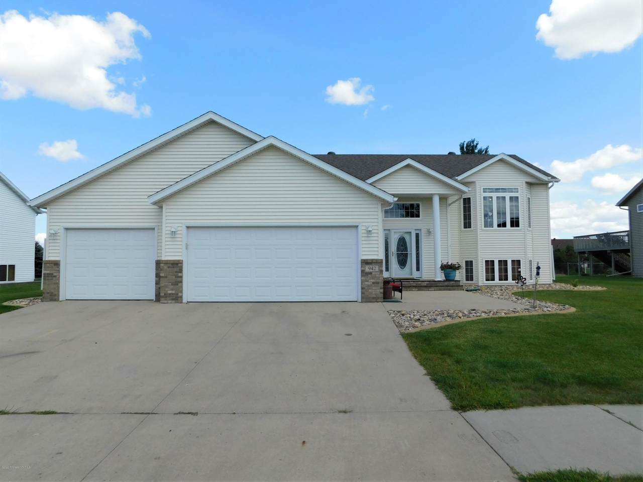942 35th Street - Photo 1