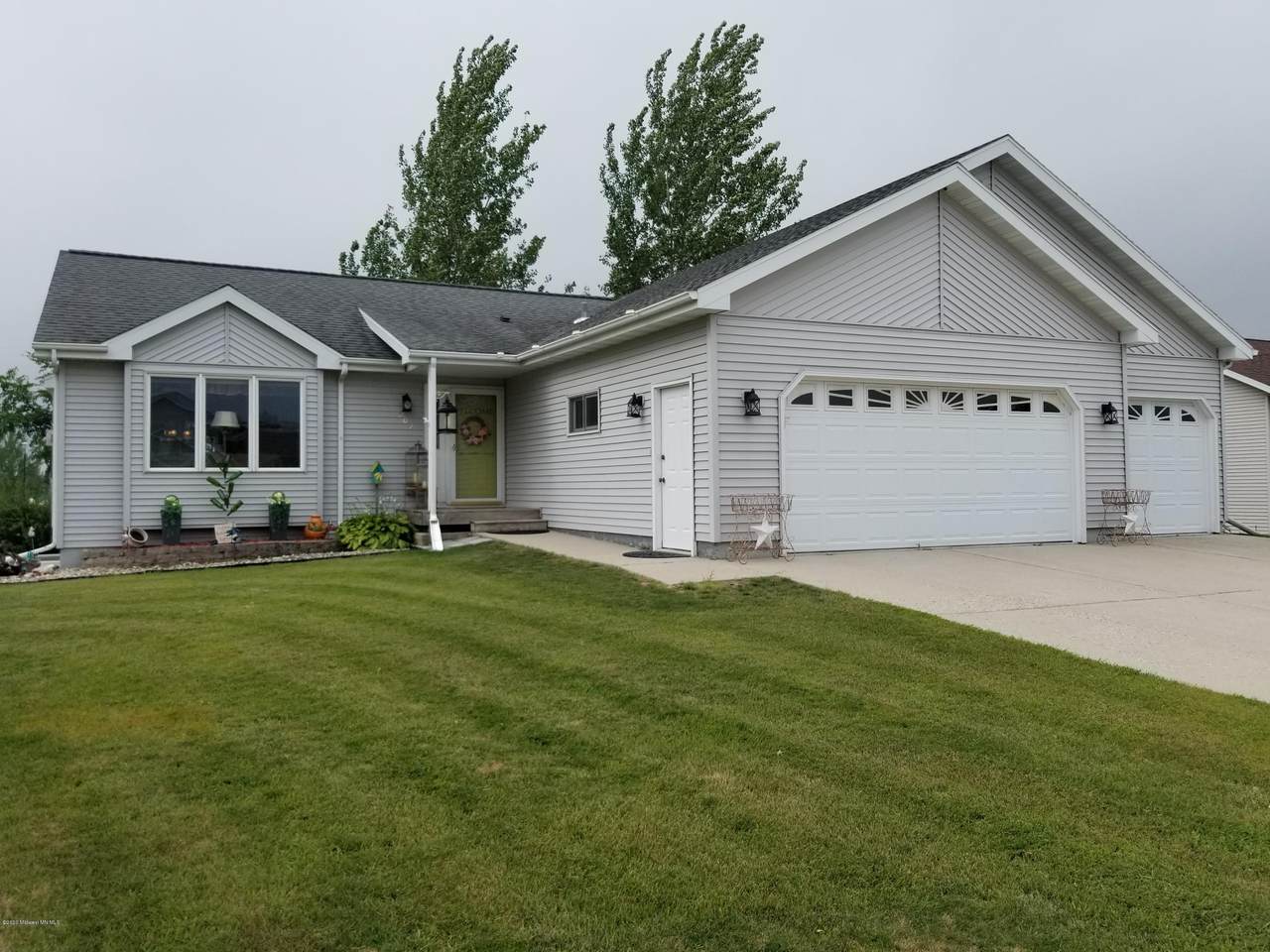 302 Sunset Lane - Photo 1