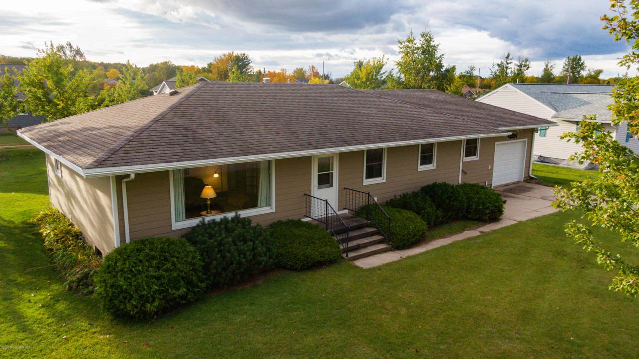 831 6th Street - Photo 1