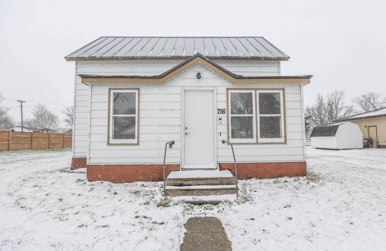 716 4th Street - Photo 1