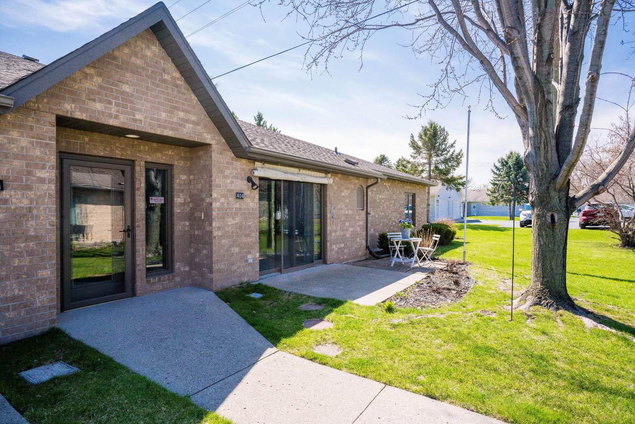 928 Summit Avenue - Photo 1