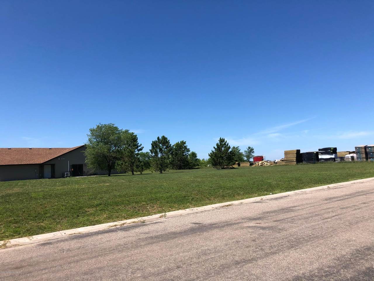 800 7th Street - Photo 1