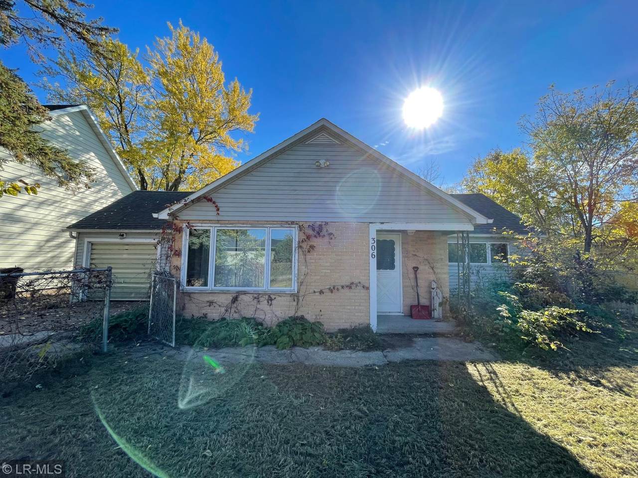 306 Bowman Street - Photo 1