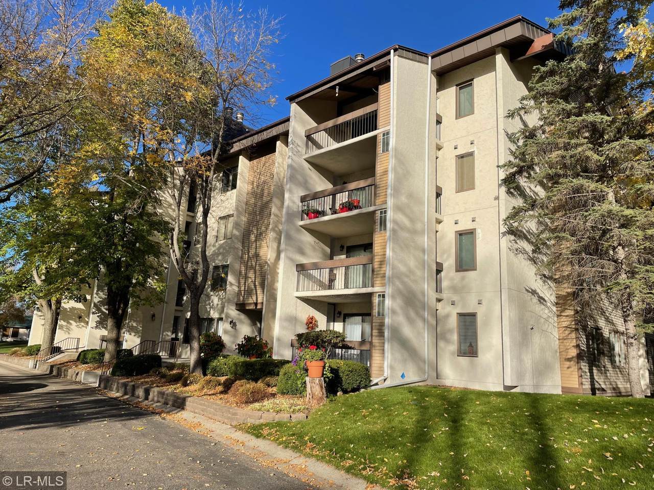 200 Willow Court - Photo 1