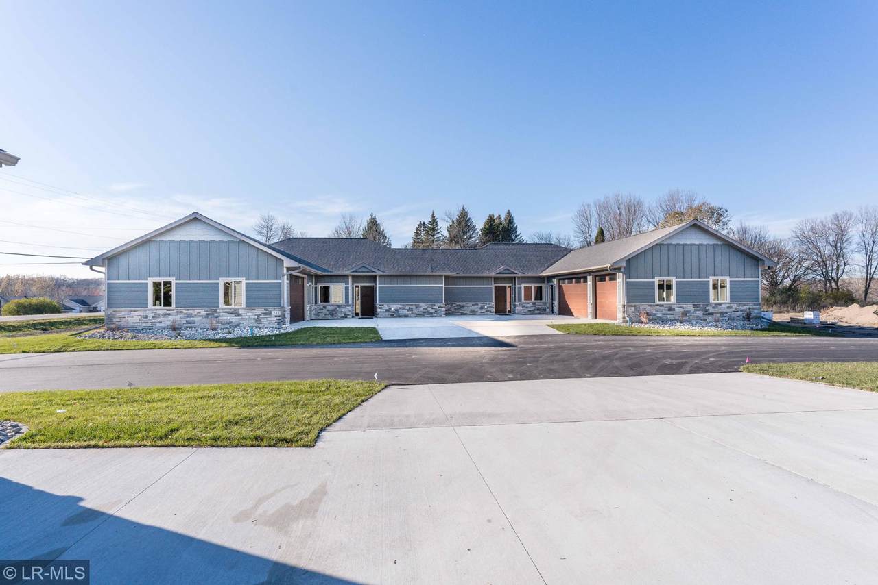 741 Oak Trail - Photo 1