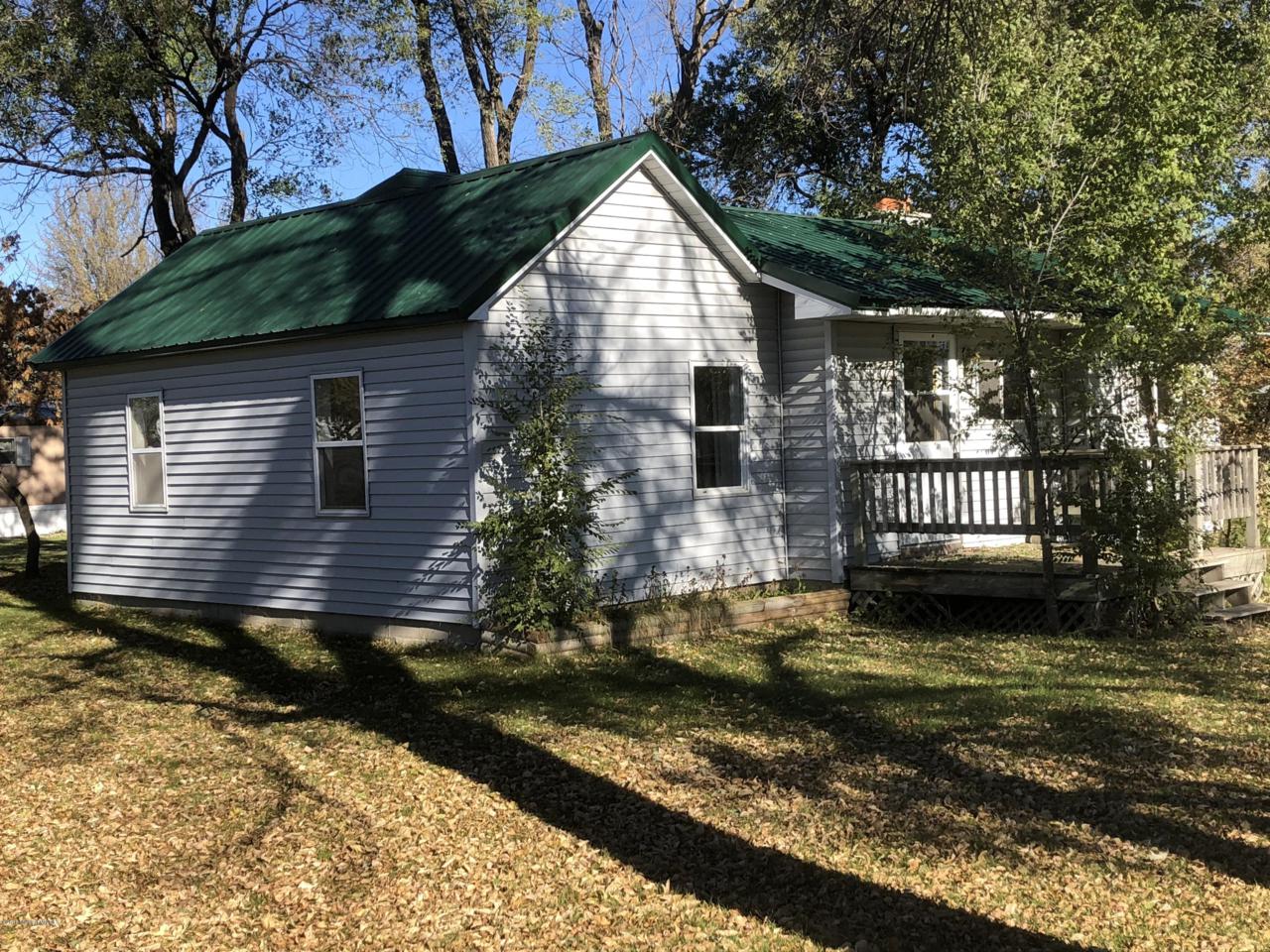 403 Railway Avenue - Photo 1