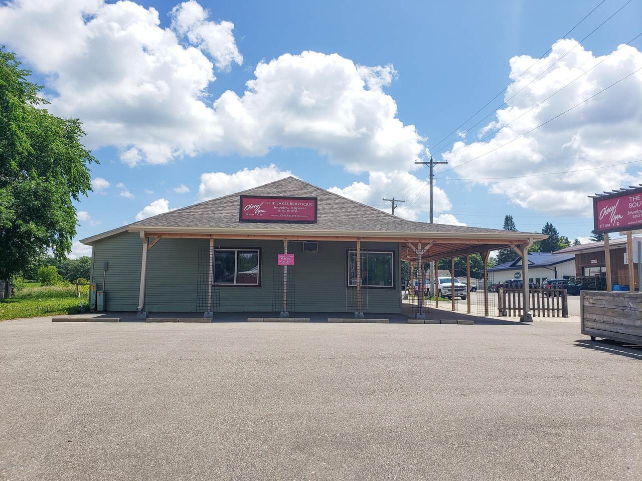 110 Railway Avenue - Photo 1