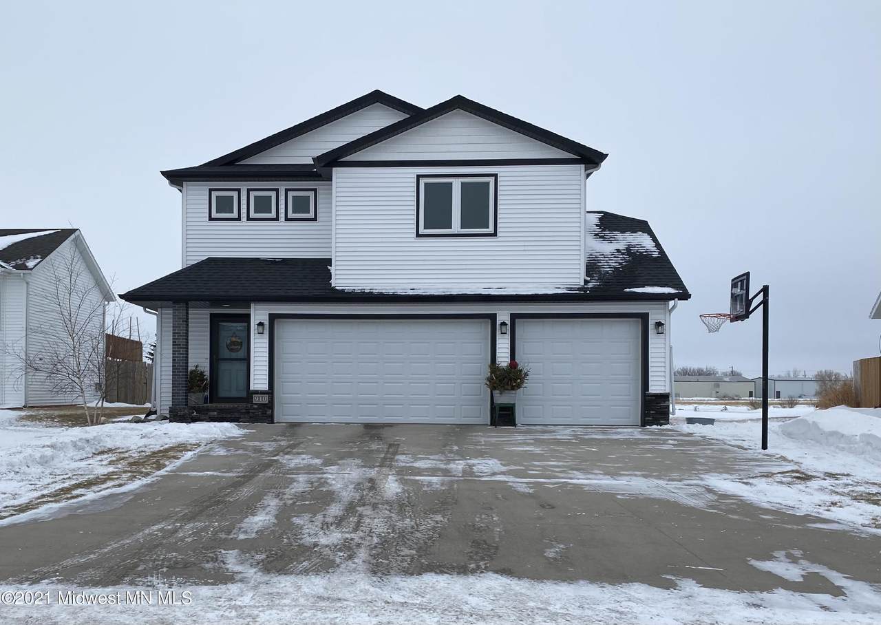 910 4th Avenue - Photo 1