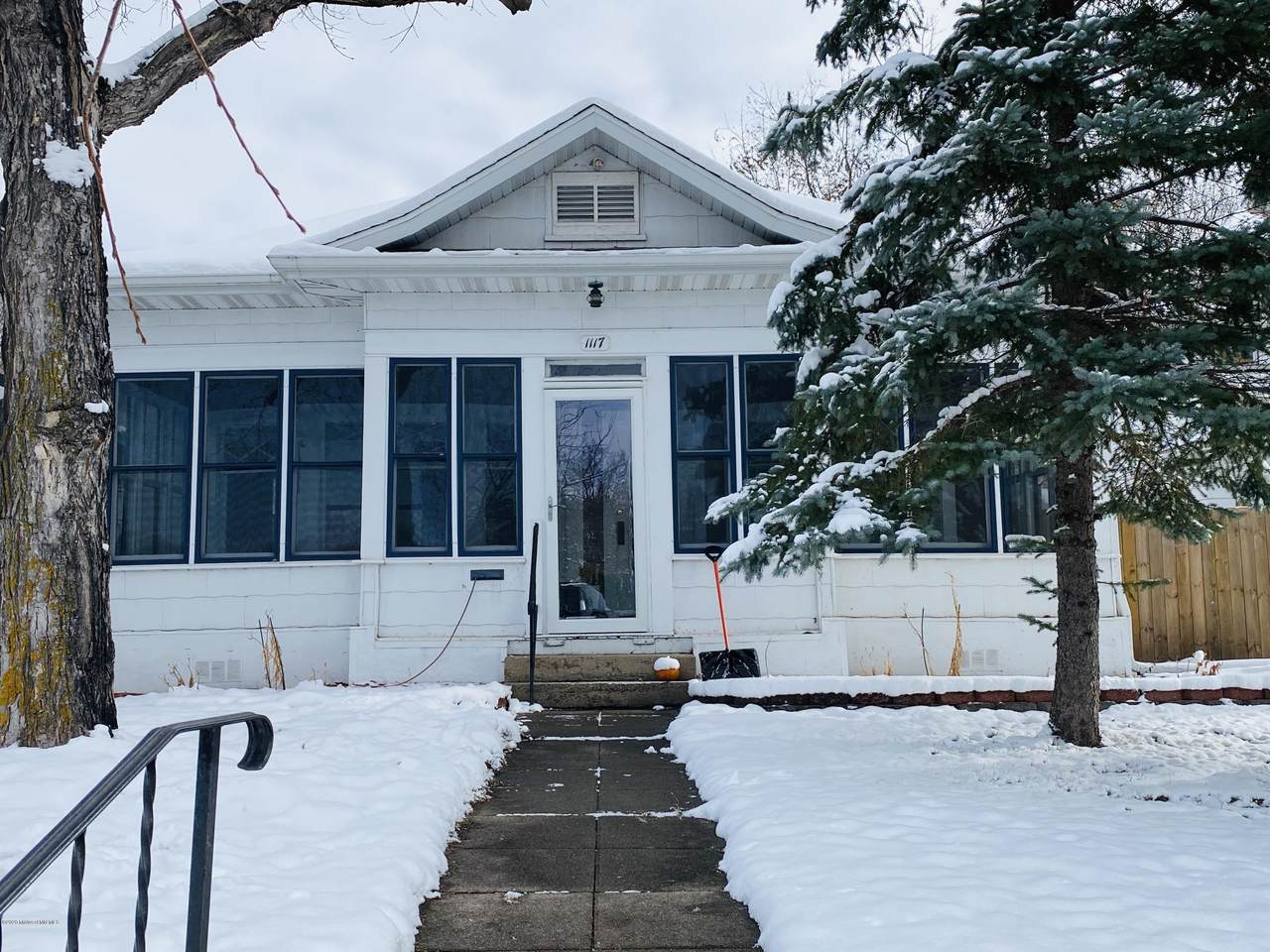 1117 Lake Avenue - Photo 1
