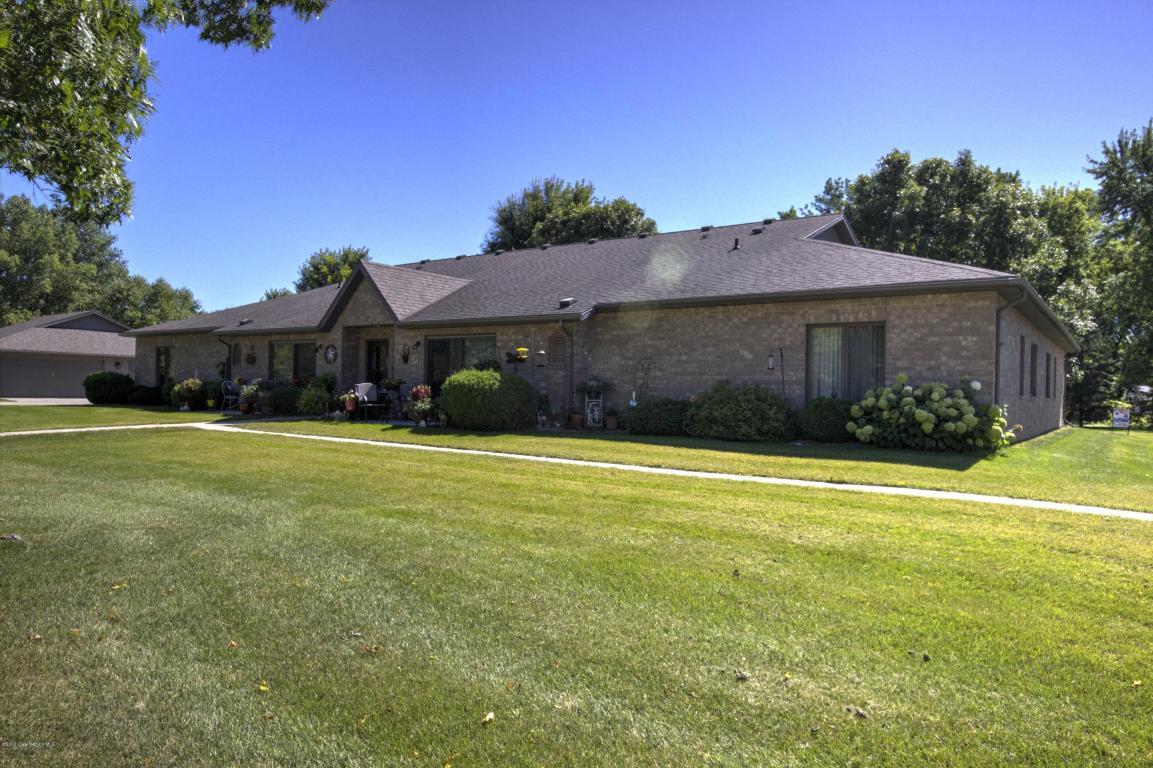 920 Summit Avenue - Photo 1