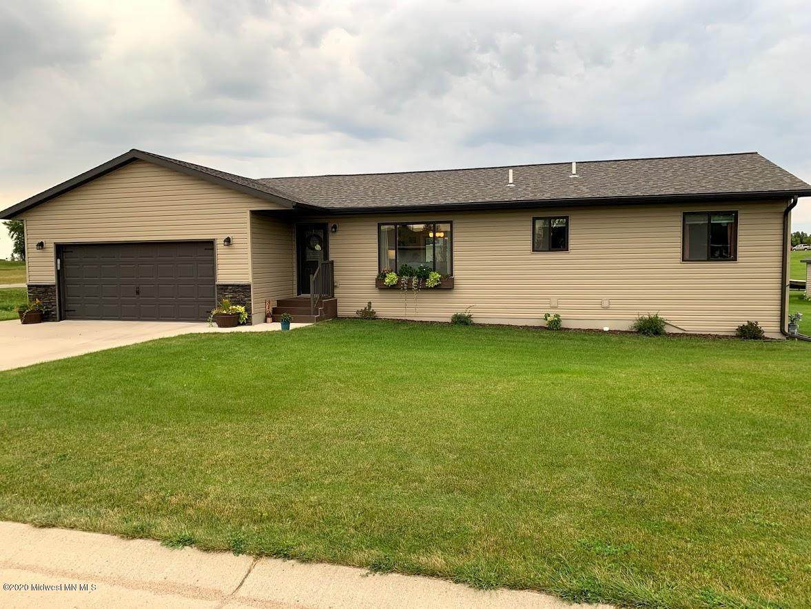 312 Walnut Ave W - Photo 1