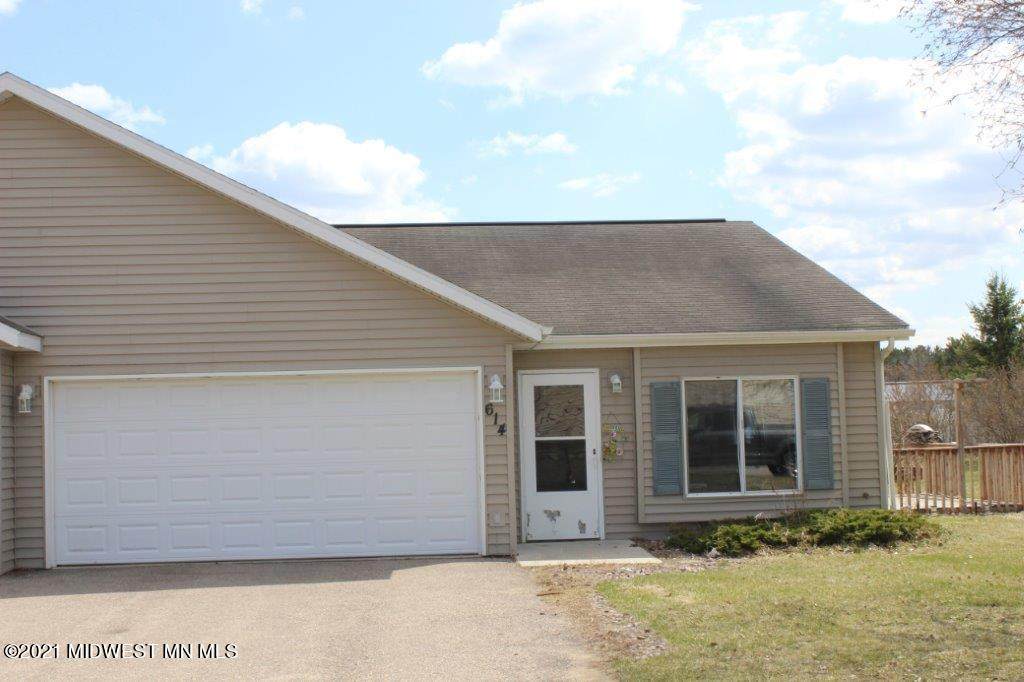 614 8th Street - Photo 1