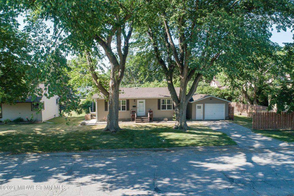 725 Maple Avenue - Photo 1