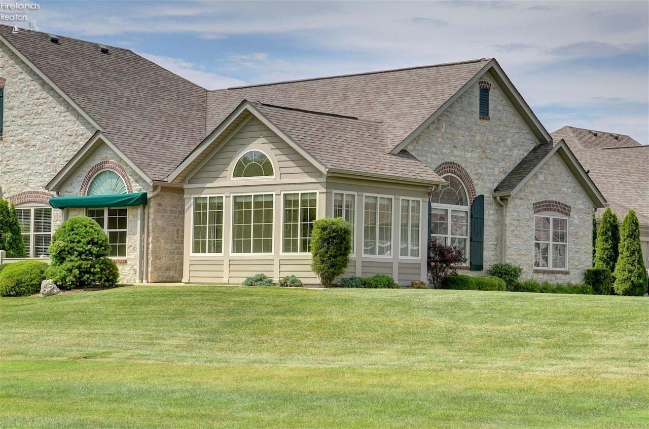 2701 Chateau Drive - Photo 1