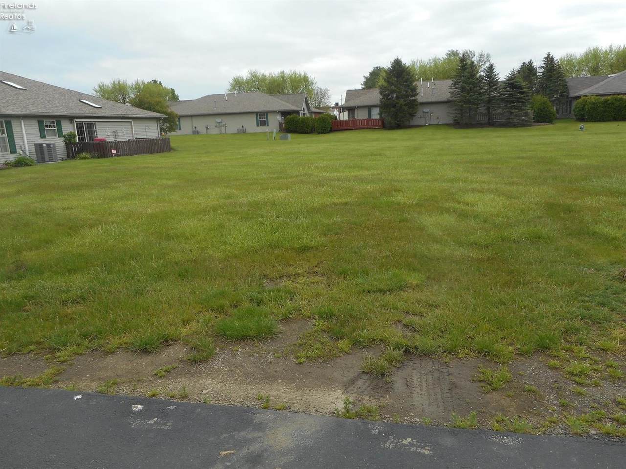 27 Wedgewood Drive - Photo 1