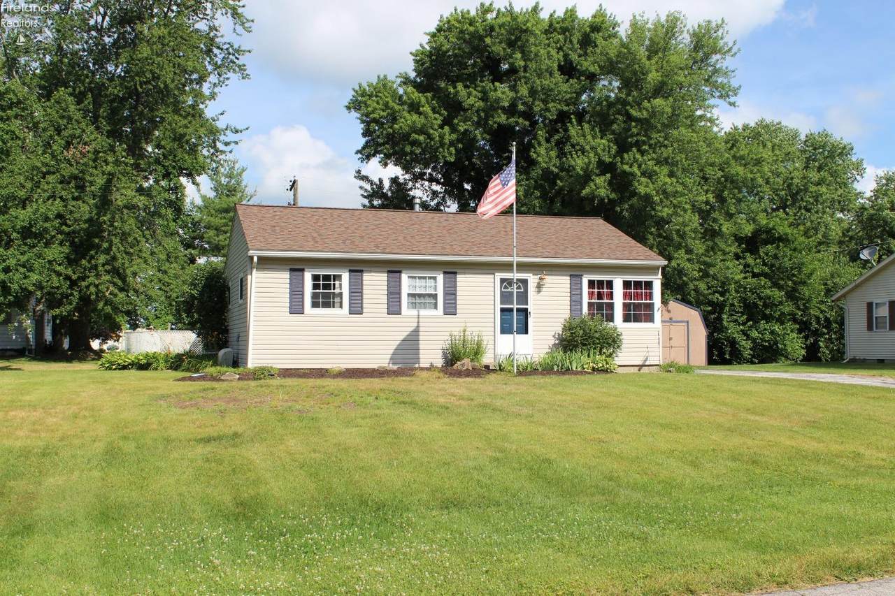 320 Pilgrim Circle - Photo 1