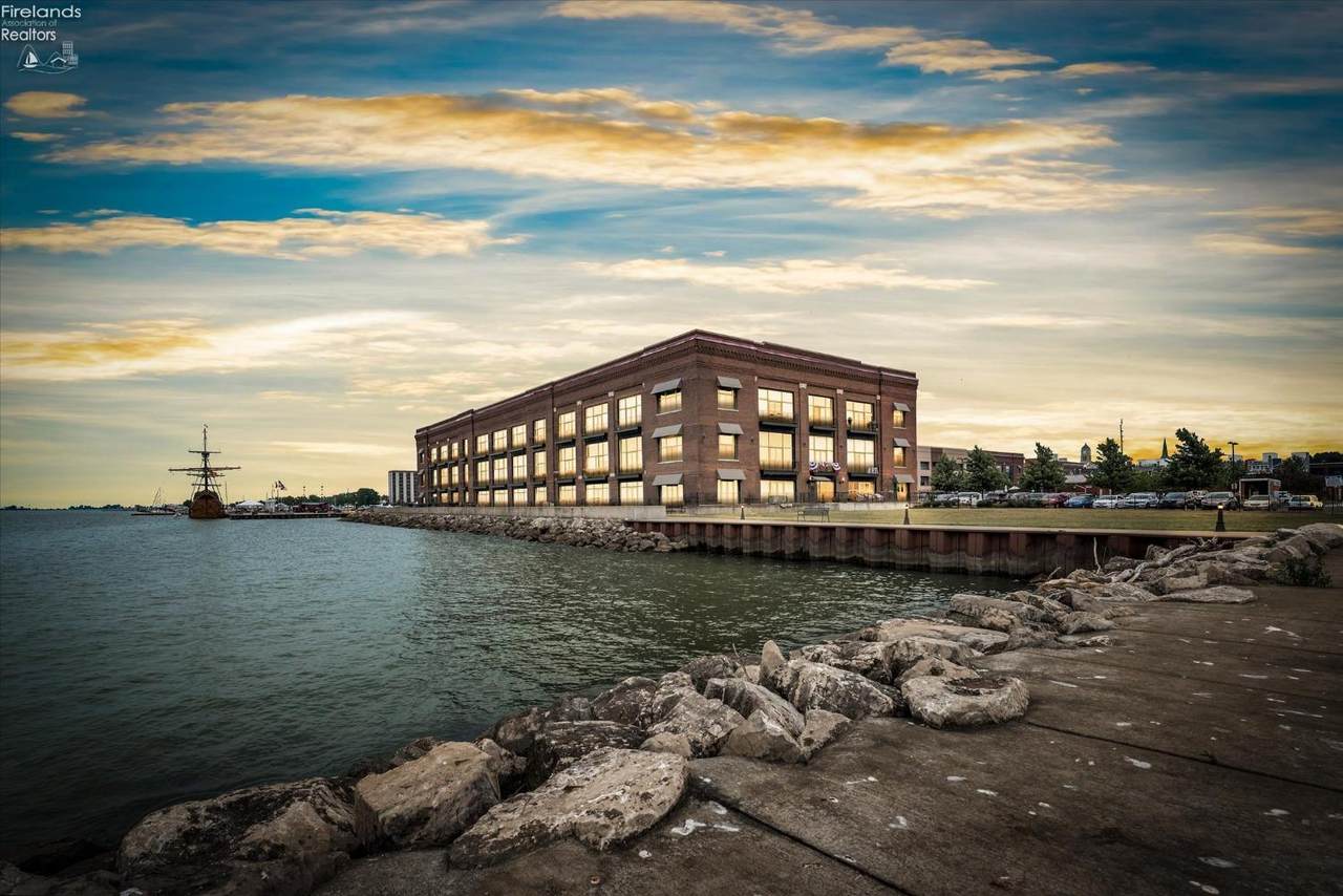 401 Shoreline - Photo 1