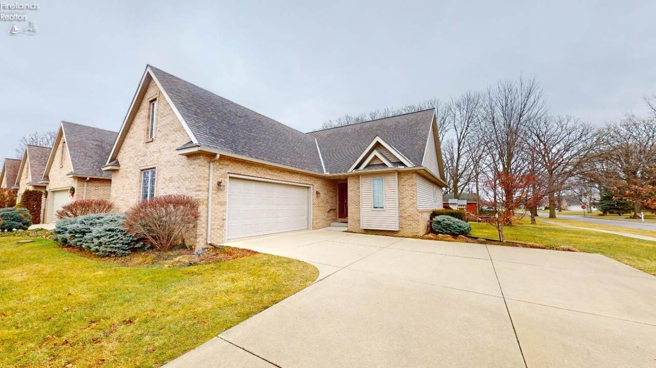 899 Busdeker Lane - Photo 1