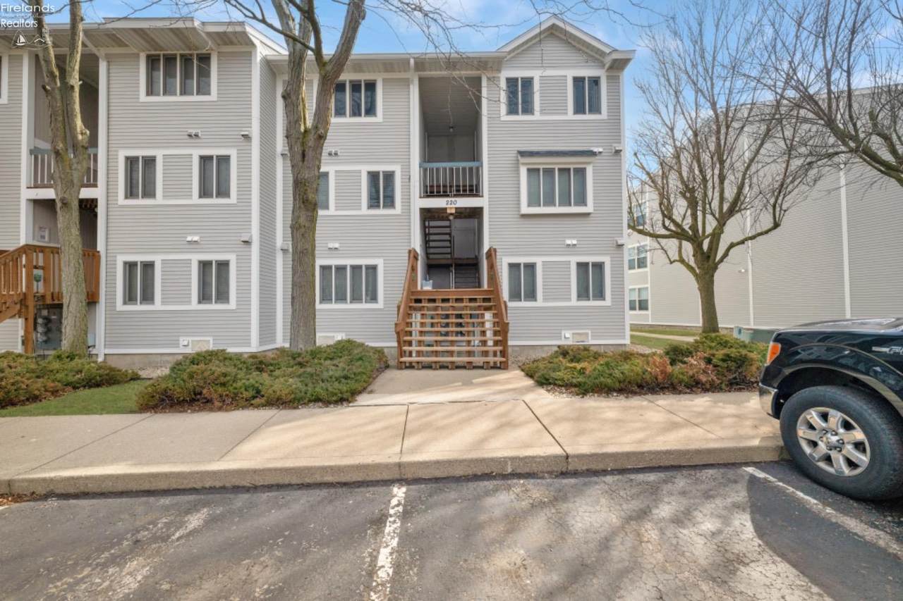 220 Lakeshore Drive - Photo 1