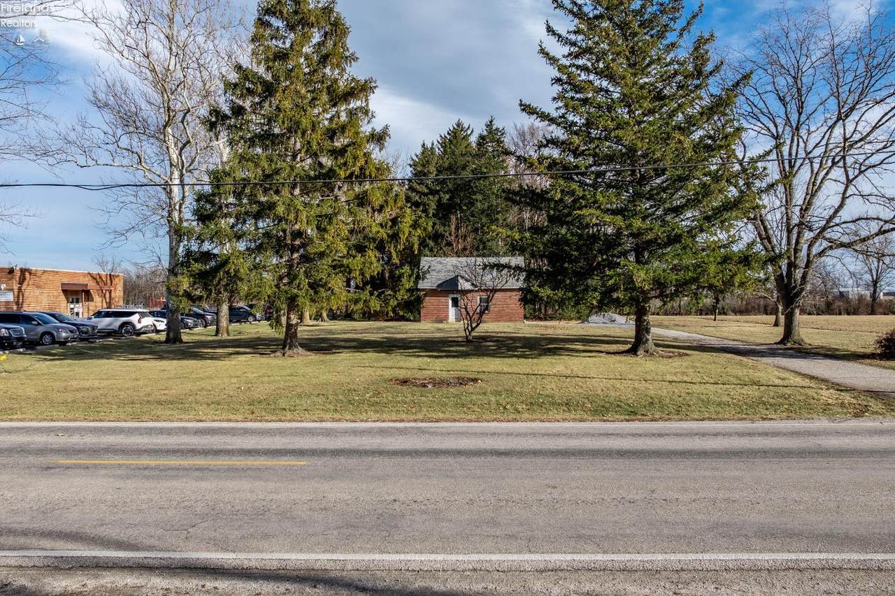 1611 Walker Street - Photo 1