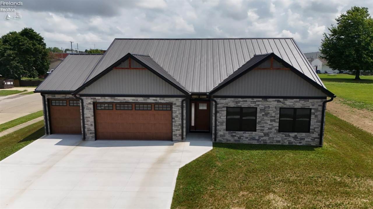 203 Crestwood Drive - Photo 1