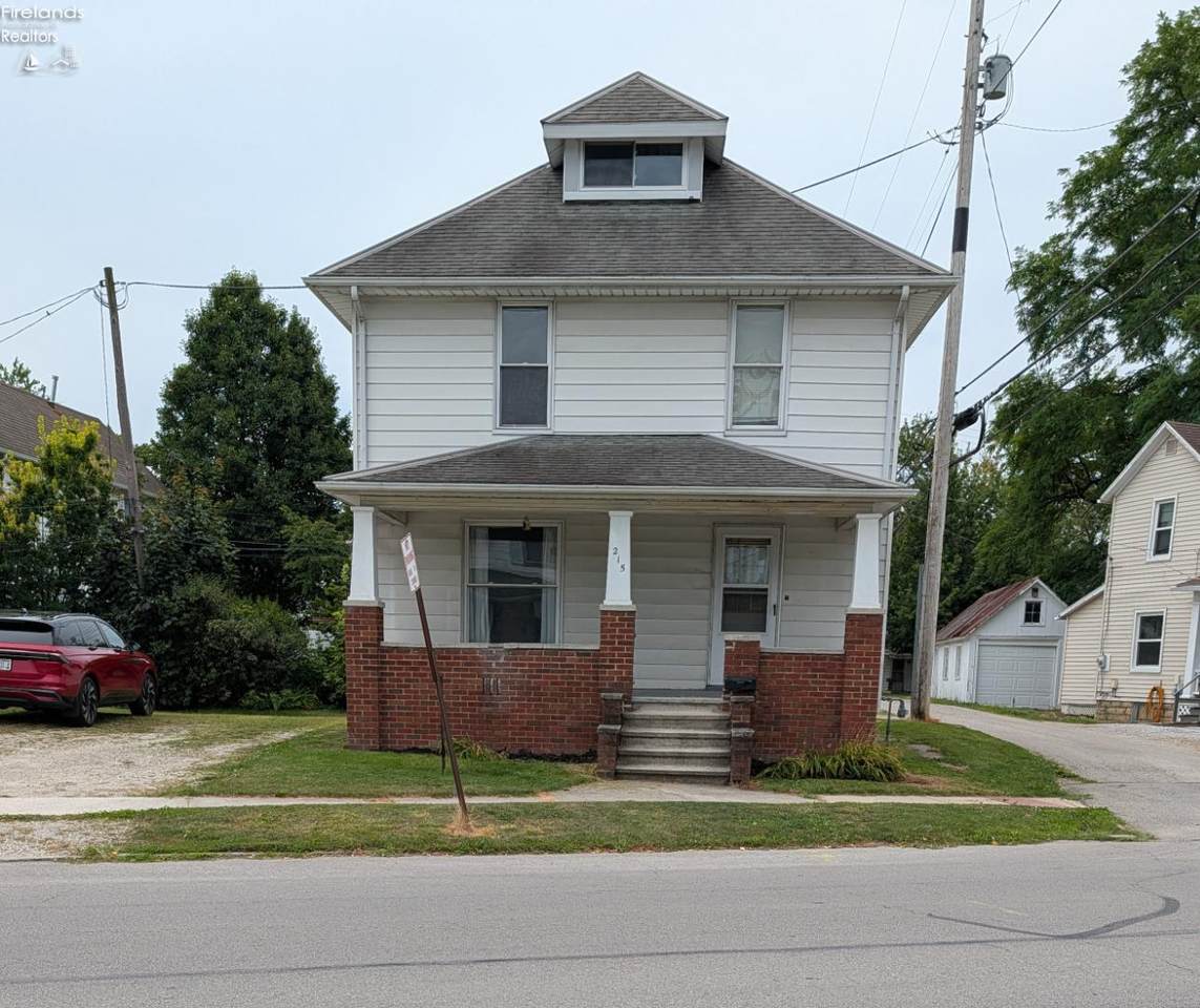 215 Perry Street - Photo 1