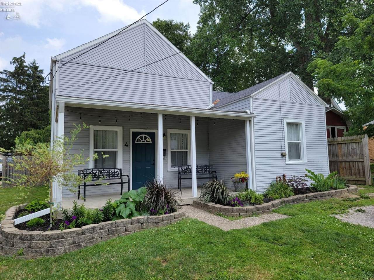 4 Grove Avenue - Photo 1