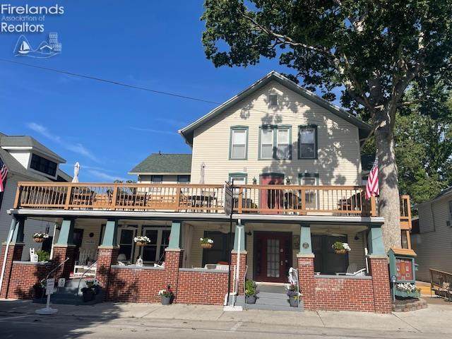 317 Maple - Photo 1
