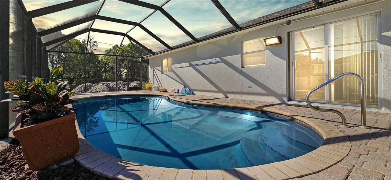 6078 Laurelwood Drive - Photo 1