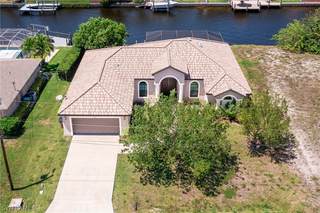 915 SE 33rd TER