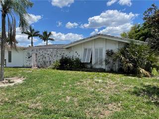 417 SE 11th CT