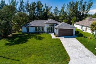 524 SW 12th TER