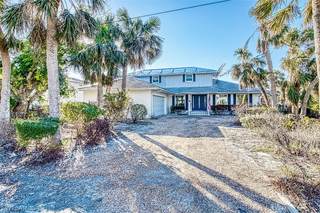 557 E Rocks DR