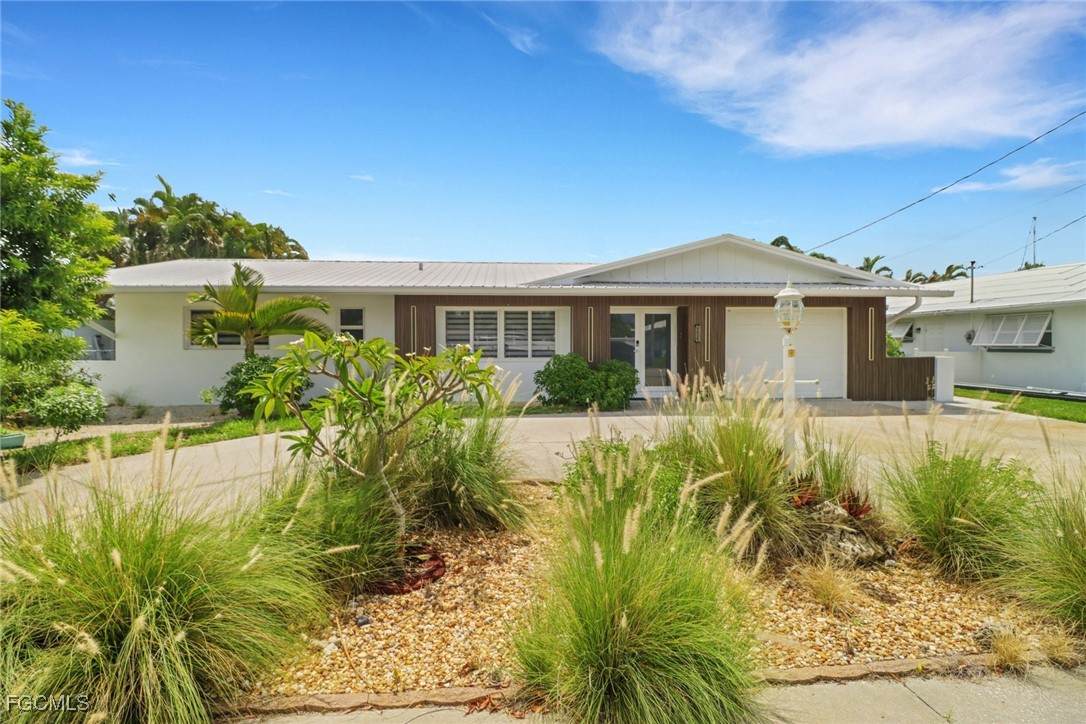 4625 Forest Glen Drive - Photo 1
