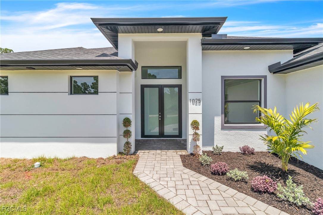 1025 Gladys Street - Photo 1