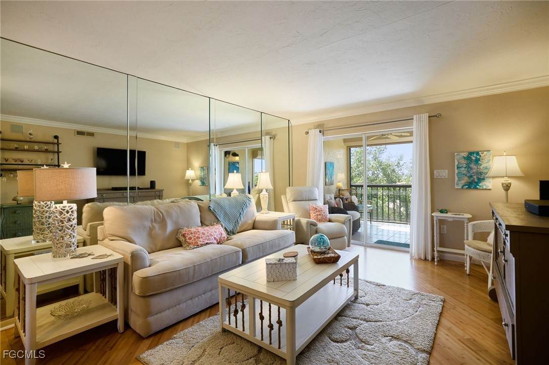 2121 Collier Avenue - Photo 1