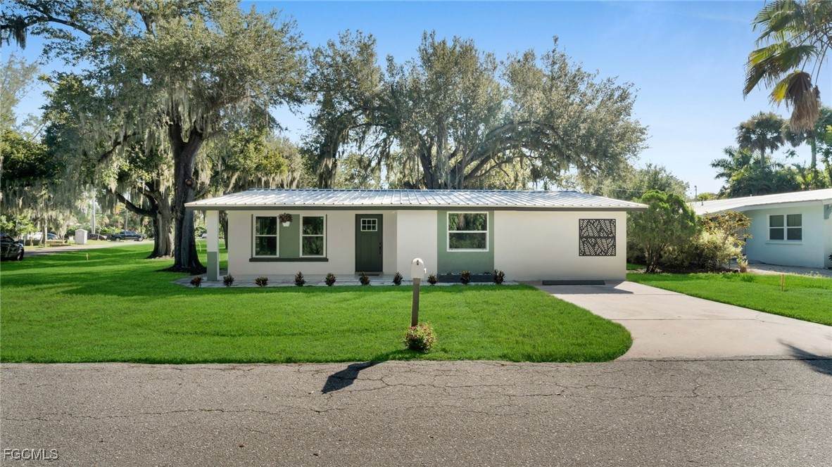 203 Carol Way - Photo 1