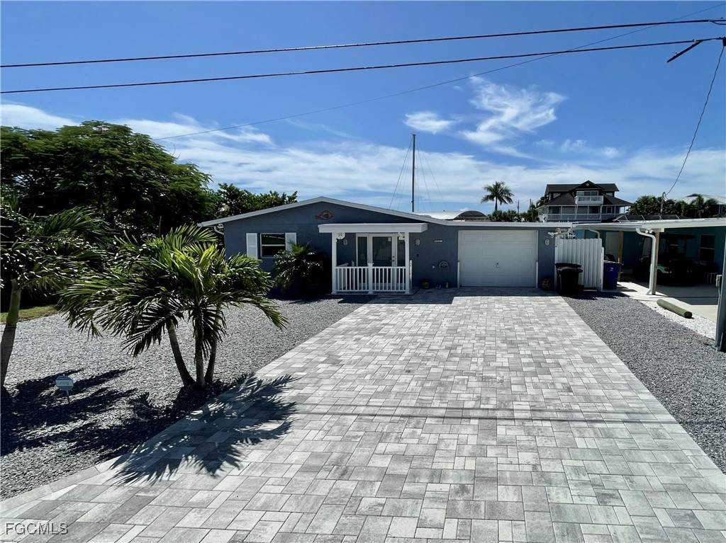 2351 Oleander Street - Photo 1