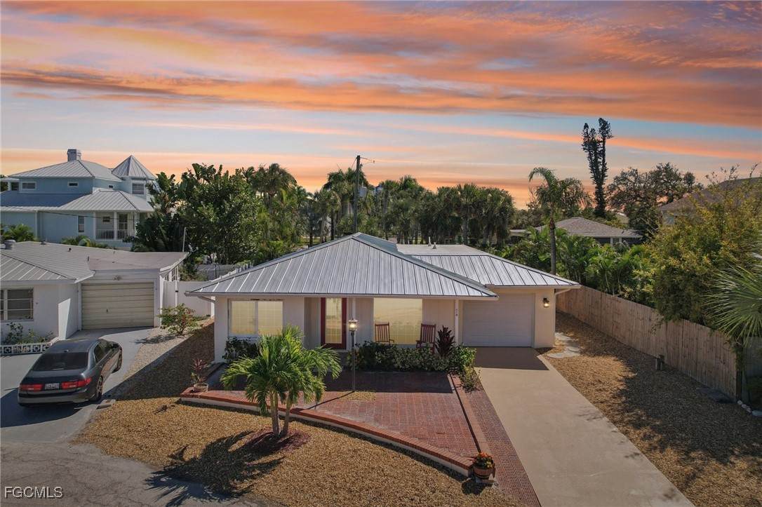210 Hibiscus Drive - Photo 1