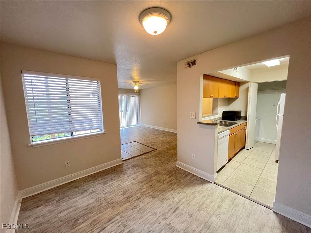 2885 Winkler Avenue - Photo 1