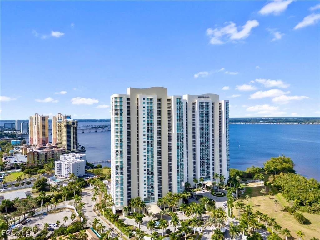 3000 Oasis Grand Boulevard - Photo 1
